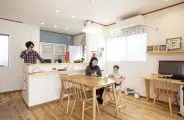 対面キッチンのあるダイニング